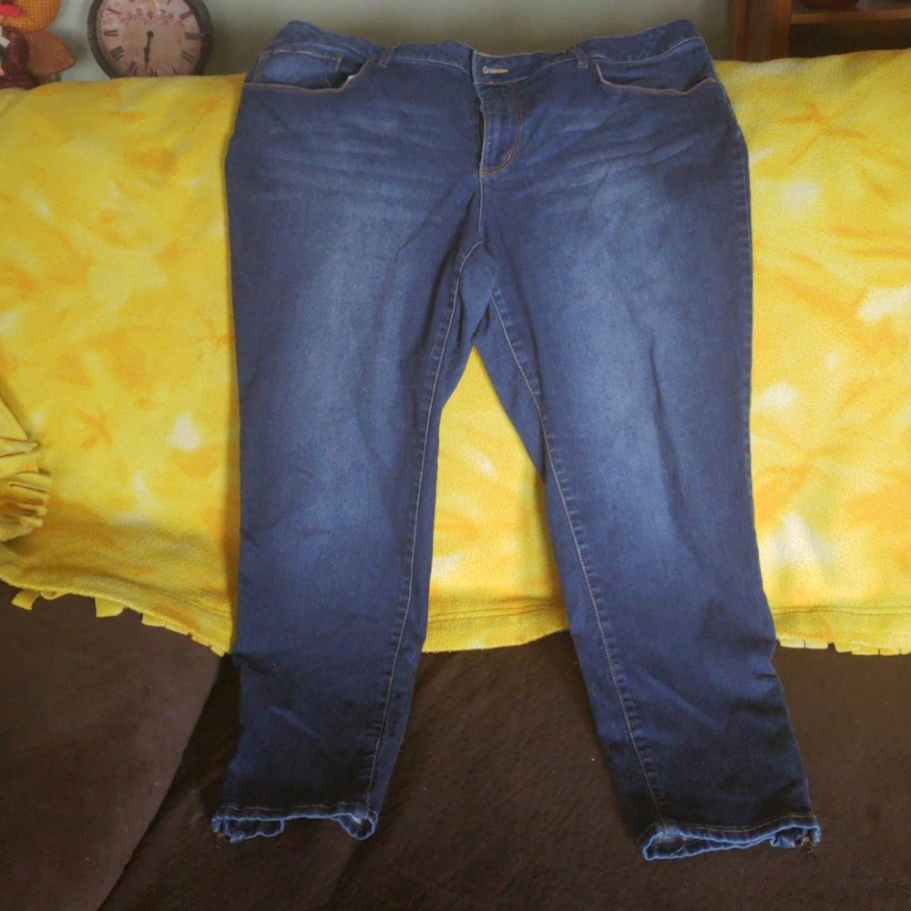 Faded Glory Denim Capri w/ankle zippers